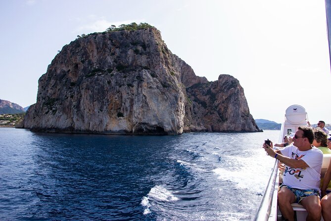 Paradise 4h Catamaran Tour of Mallorca and Puerto Andratx - Lunch on the catamaran while heading toward Camp de Mar