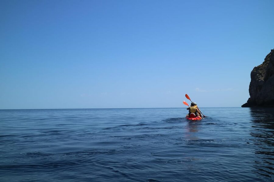 Pollença: Kayak and Coasteering Cliff Jumping - Cliff jumping without pressure to prove yourself