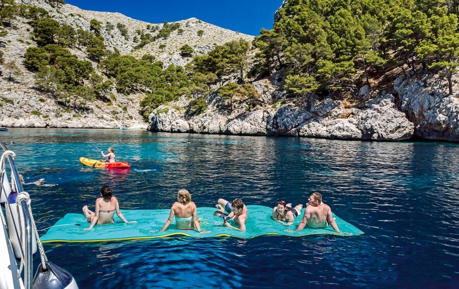 Port d'Alcudia: North Coast Catamaran Cruise with Meal - Formentor and Alcanada swimming stops
