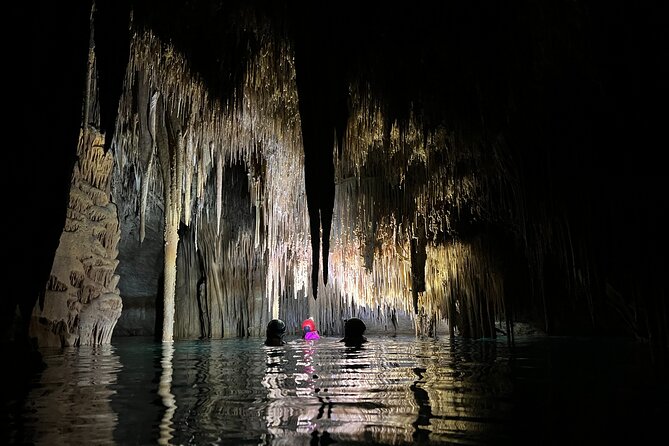 PREMIUM TOUR : Enjoy aquatic caves with caving guides - Choosing the entrance: swim, jump, or rappel