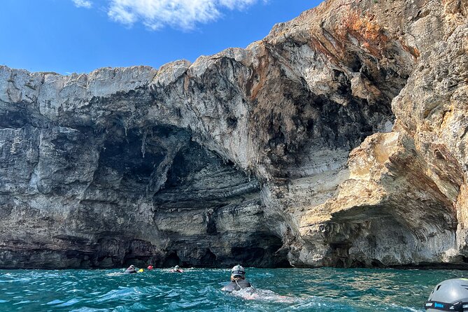 PREMIUM TOUR : Enjoy aquatic caves with caving guides - The physical demands are real, even if the walk is easy