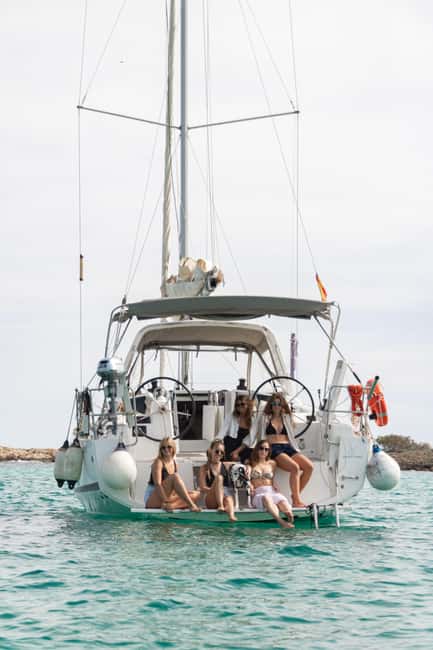 Private and exclusive sailing in the Bay of Palma and surrounding area - Anchoring in a cove near Palma