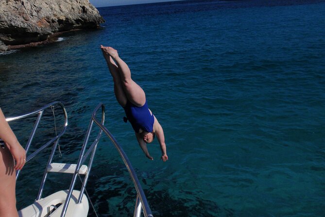 Private Tour of 4 hours at Sunset through the coves of Mallorca - Walter, Isabelle, and the private boat setting
