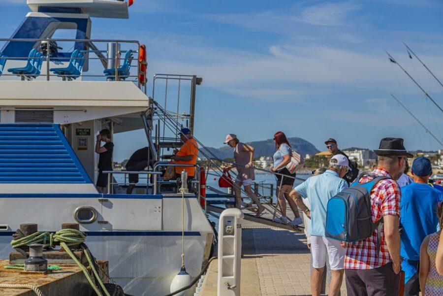 Puerto Pollença: Ferry to Formentor Beach - Who will enjoy this Puerto Pollença ferry?