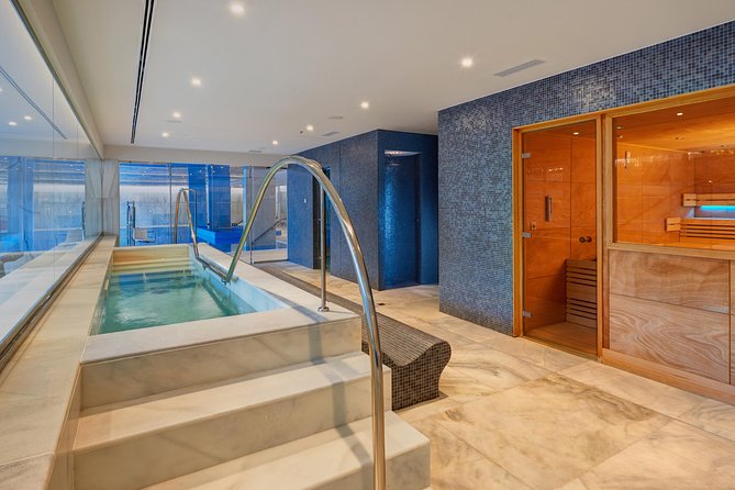 Relaxing back massage & day SPA - Starting with the indoor pool and hydromassage areas