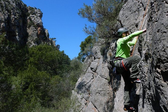 Rock climbing on Mallorca - Climbing real rock instead of a gym wall