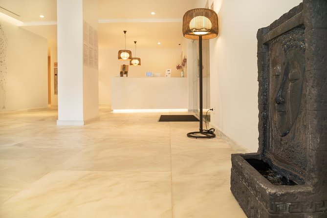 Romantic couple massage + SPA entry and private jacuzzi with cava - Twenty quiet minutes in the private jacuzzi