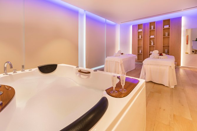 Romantic couple massage + SPA entry and private jacuzzi with cava - The private couples massage