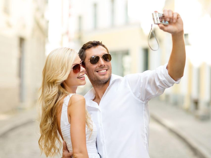 Santa Ponca: CoupleWalk, fun game and city walk for couples - Santa Ponça as the Setting, Not the Main Subject
