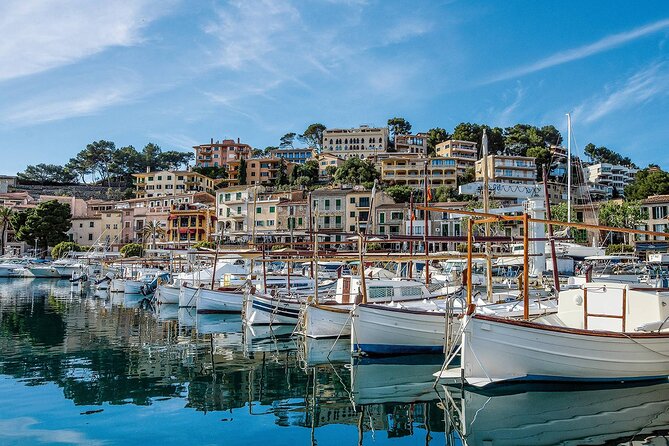 Scenic tour by Train, Tram and Boat through the lakes - The historic Sóller train back toward Palma