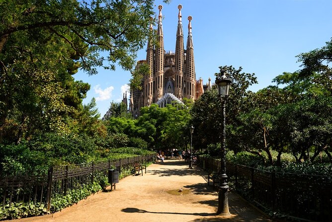 Self-Guided Audio Tour - The Kingdom of Mallorca - Statues, a museum, and a less detailed middle section