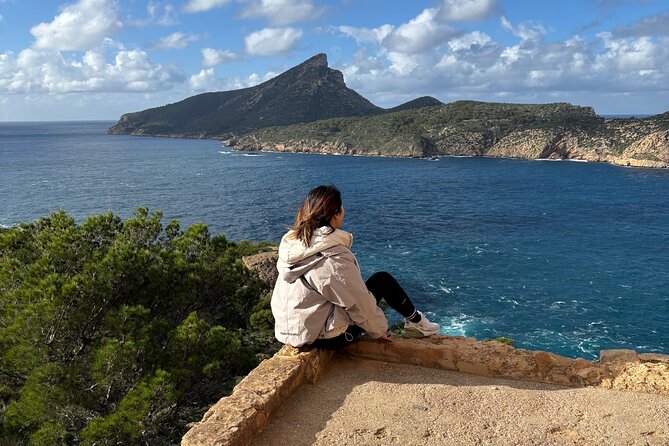 Sierra de Tramuntana hike with small picnic - Starting in central Palma at Monument al Rei Jaume I