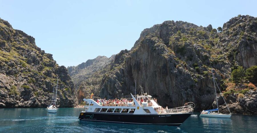 Sóller: Boat Trip to Sa Calobra and Torrent de Pareis - Leaving Port de Sóller by boat