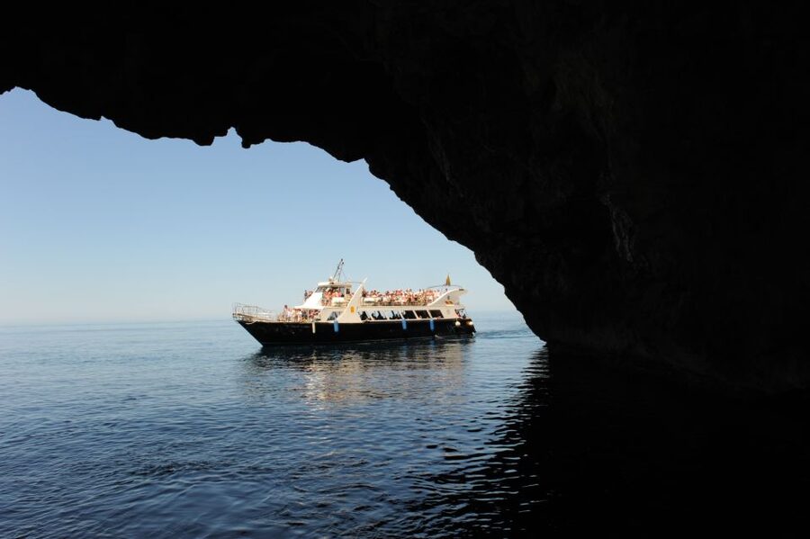 Sóller: Boat Trip to Sa Calobra and Torrent de Pareis - Arriving at Sa Calobra’s small cove