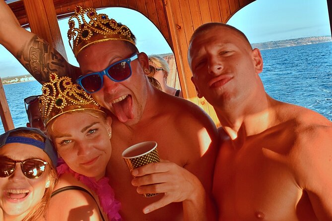 Sunset Tour Mallorca: Sunset boat trip with music & good atmosphere - Pizza, water, and drinks on board