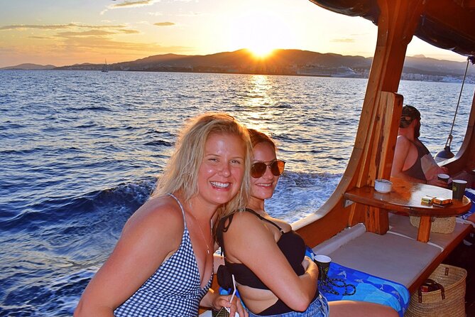 Sunset Tour Mallorca: Sunset boat trip with music & good atmosphere - Along Playa de Palma toward Cala Blava