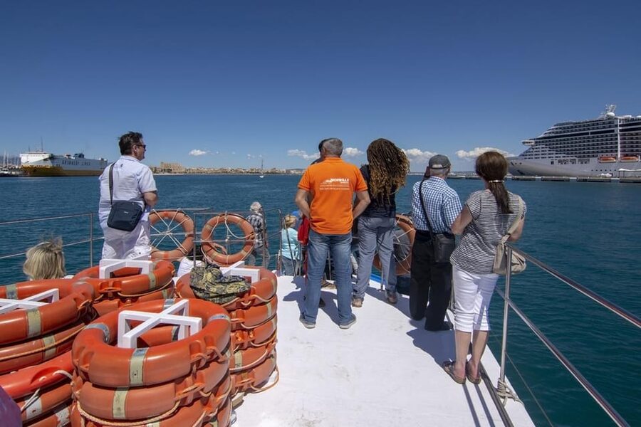 The Best of Palma: Boat trip, Walking tour and Cathedral - Town hall square and the city’s civic center