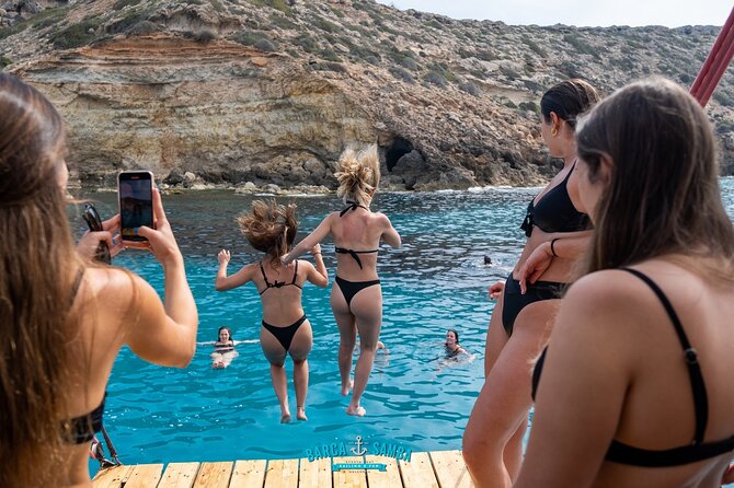 Top rated boat in Mallorca Barca Samba - The one-hour swim stop in Badia de Palma