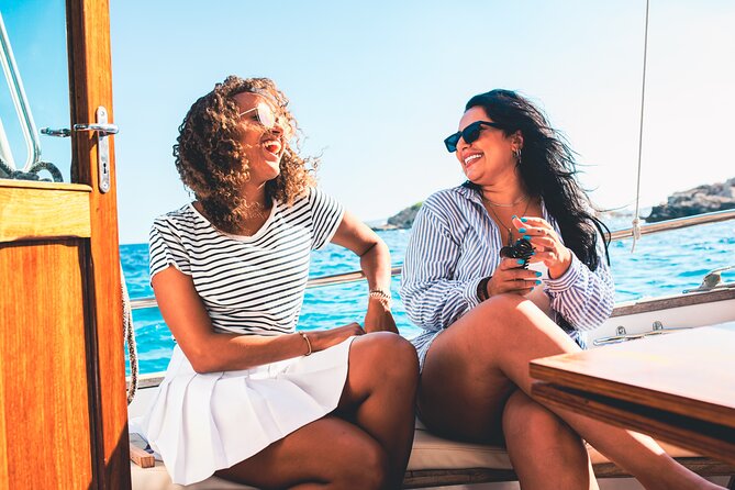 Traditional Mallorquin Llaut Cruise with Tapas and Drinks - How the private format changes the day