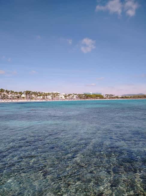 Travel and play tennis in Mallorca - A real tennis session, not just a photo stop