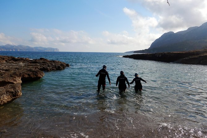 Try adventure, try coasteering - North coast - How the guide shapes the experience