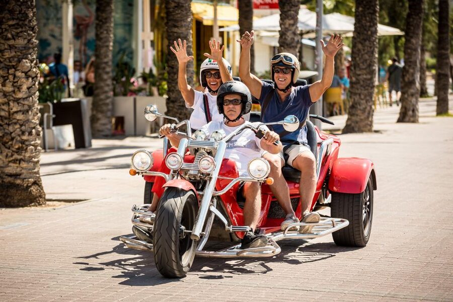 V8 Trike Tour mit Fahrer/Guide für max 4Gäste - Pickup, timing, and practical value