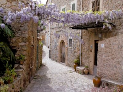 Discover Valldemossa with a transfer from Palma
